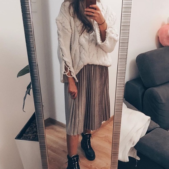 Zara Ribbed Knit Sweater - Picture 5 of 7